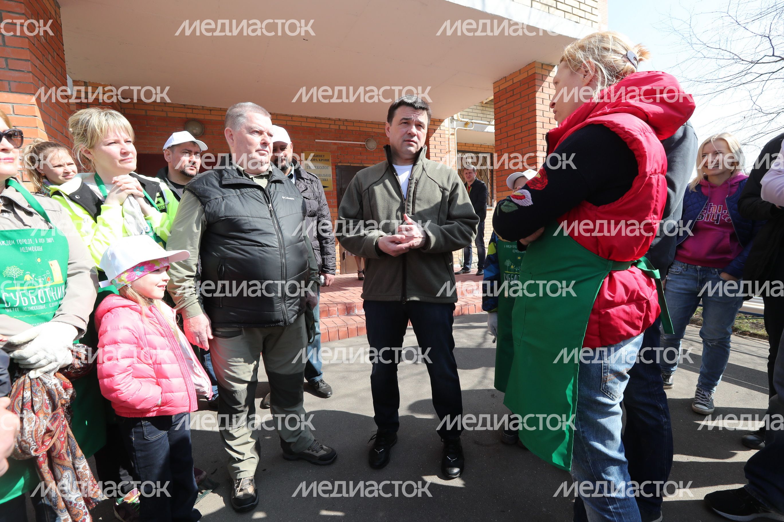 Воробьев принял участие в субботнике в Красногорске