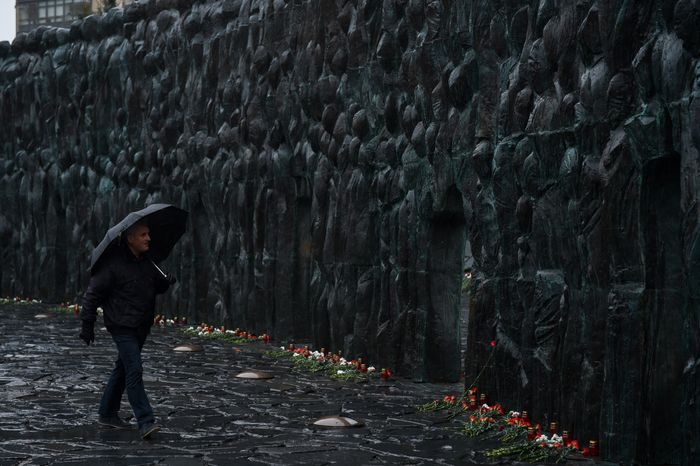 Мемориал Стена скорби в Москве