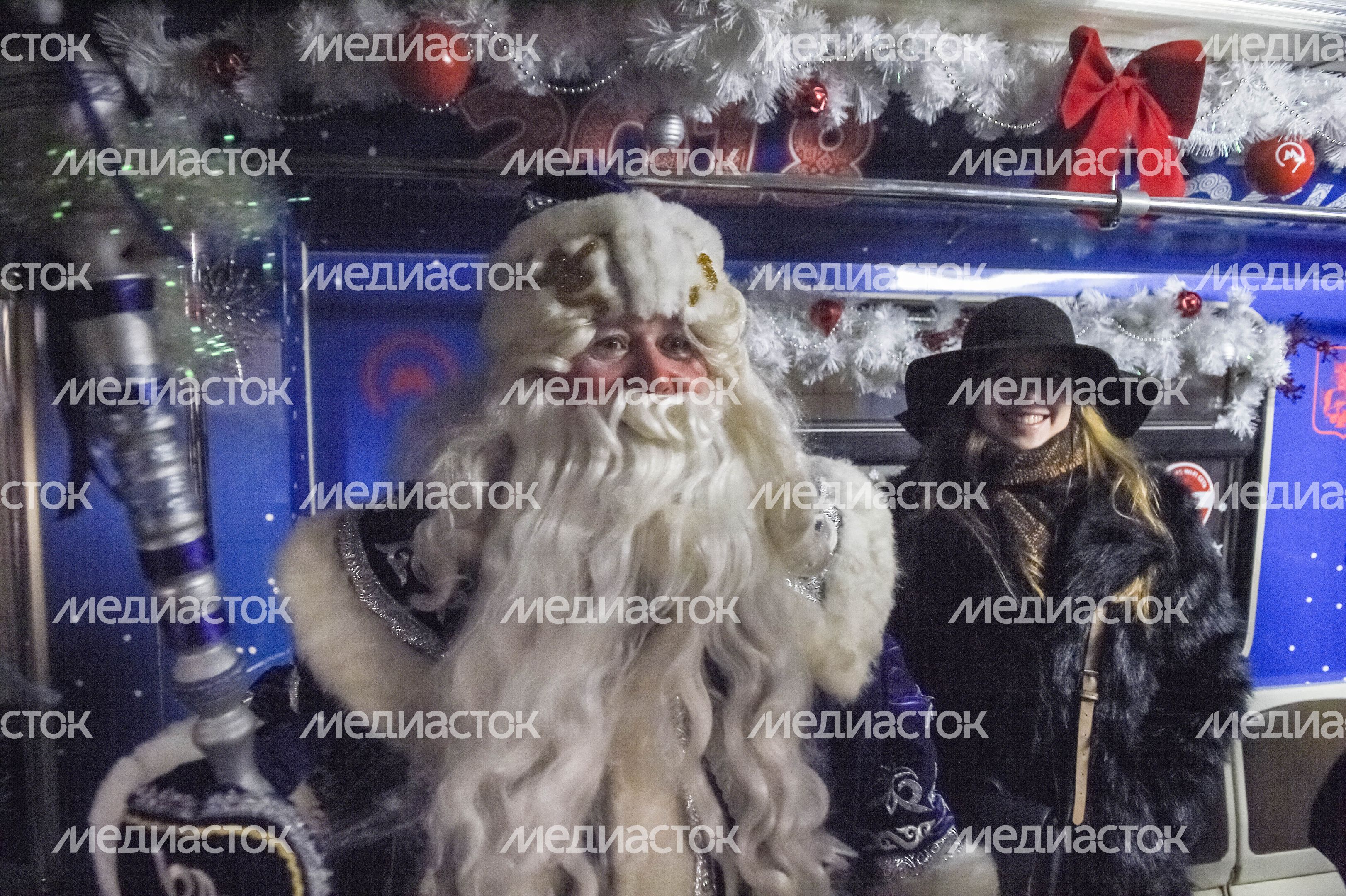 Запуск новогоднего поезда в Московском метрополитене Запуск новогоднего поезда в Московском метрополитене