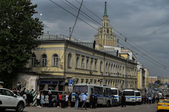 Кириллу Серебренникову избрали меру пресечения в Басманном суде