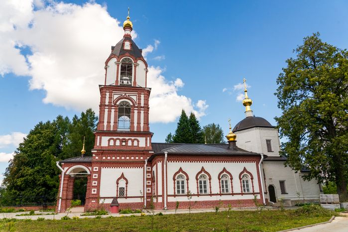 Церковь Воскресения Словущего в деревне Карпово Дмитровского округа