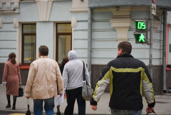 Повседневная жизнь города в Москве осенью