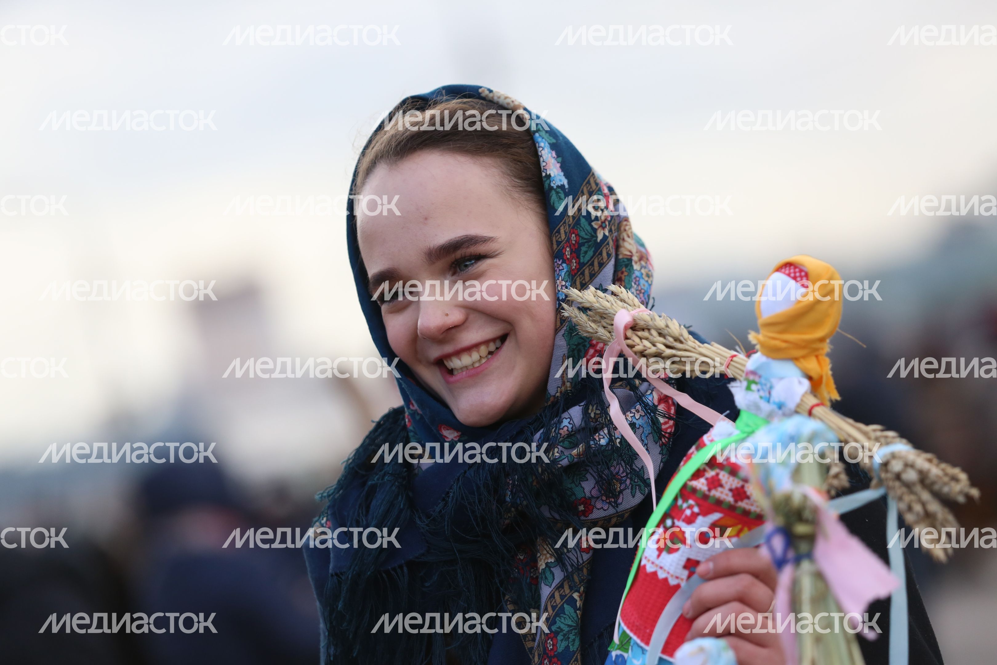 Масленичные гуляния в парке Горького в Москве Масленичные гуляния в парке Горького в Москве
