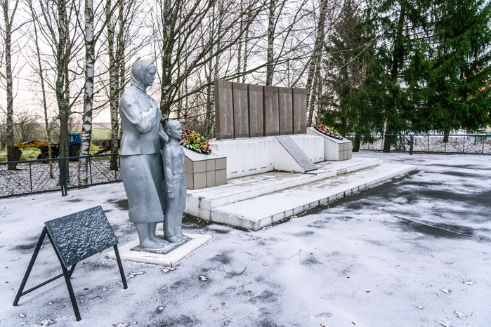 Памятник погибшим землякам в период Великой Отечественной войны в Ивашково округа Шаховская