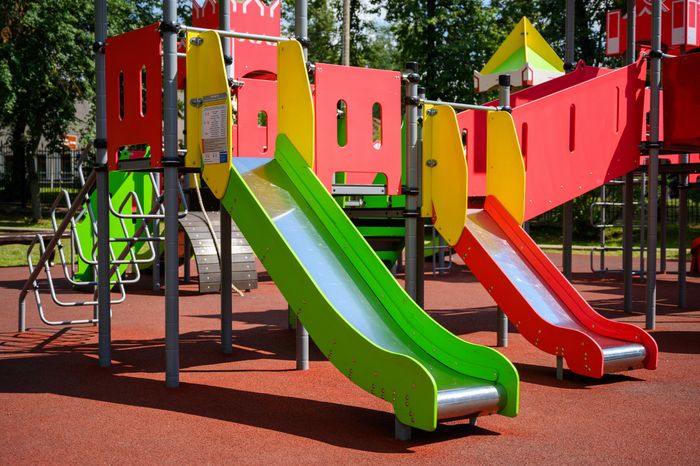 Детская площадка в городском парке культуры и отдыха «Пегас» в Егорьевске