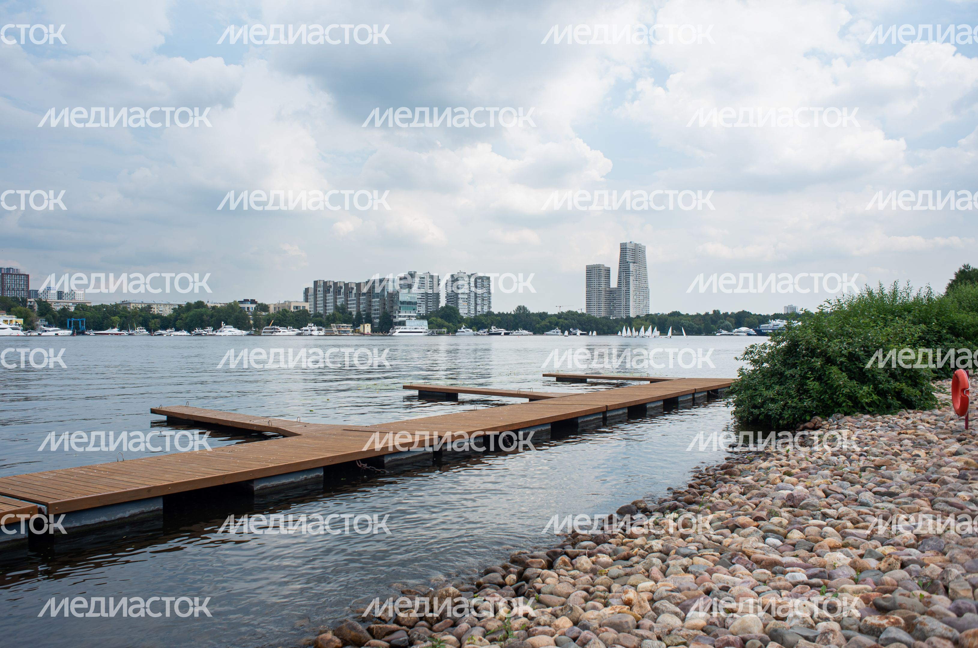 Летние виды Химкинского водохранилища
