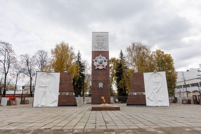 Мемориал Славы на площади Победы в Ногинске осенью