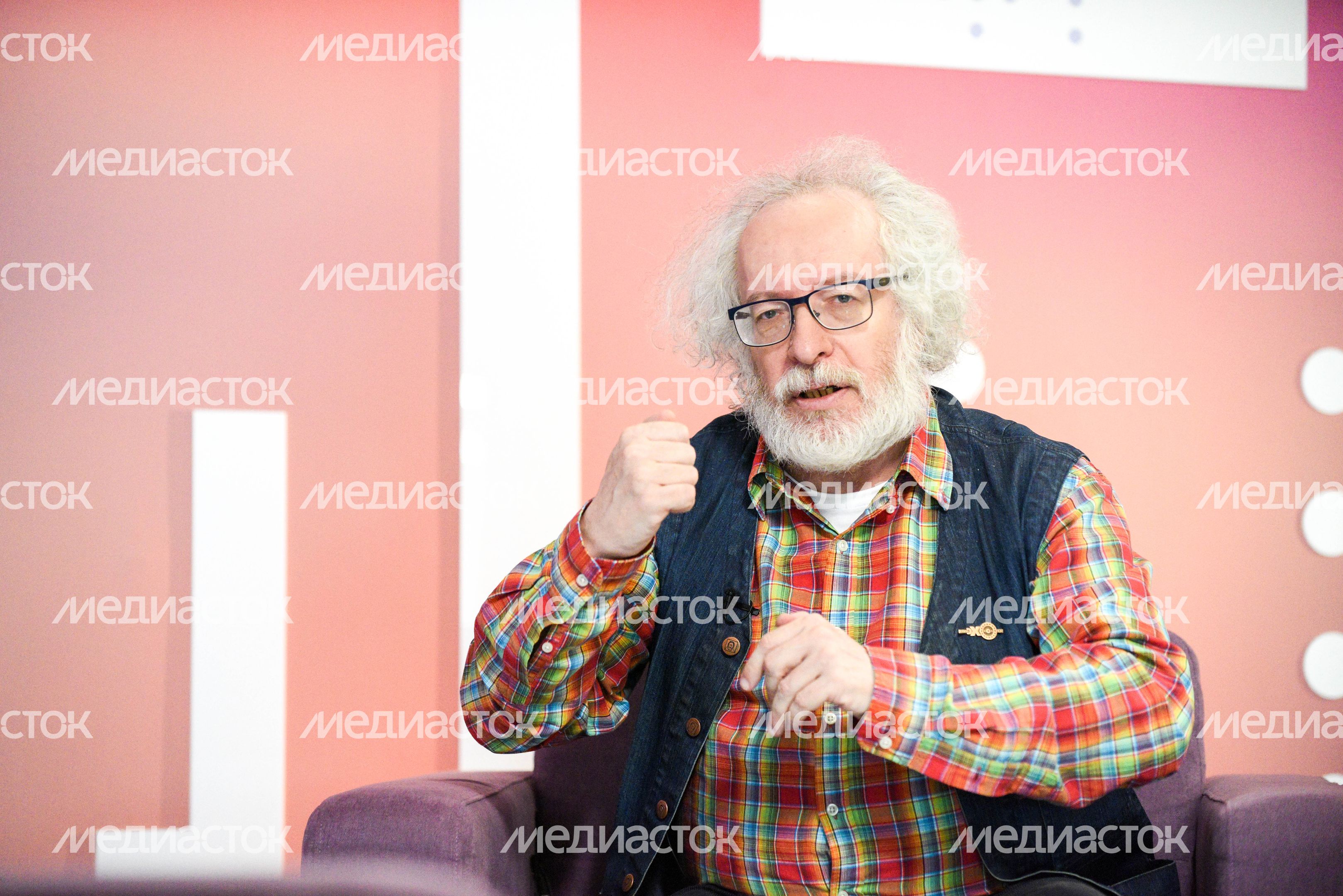 Интервью с журналистами перед церемонией вручения премии «Медиана».