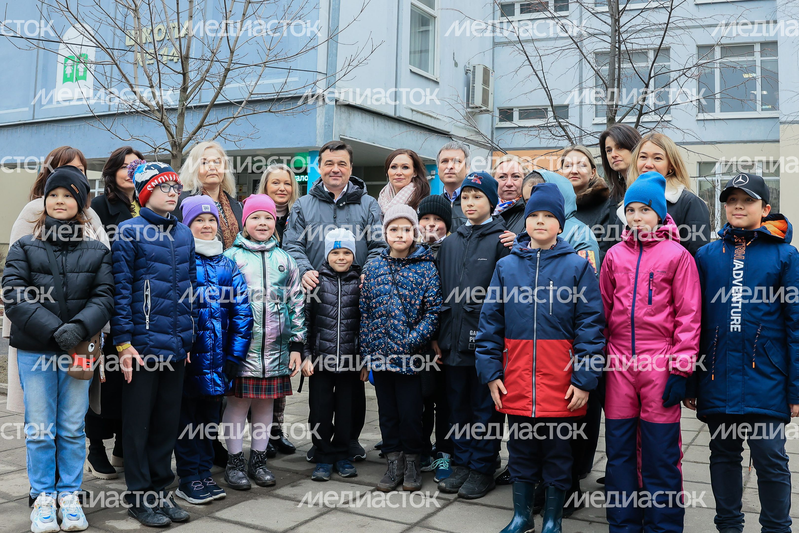 Проверка хода строительства пристройки к школе №14 в Долгопрудном Губернатором Подмосковья