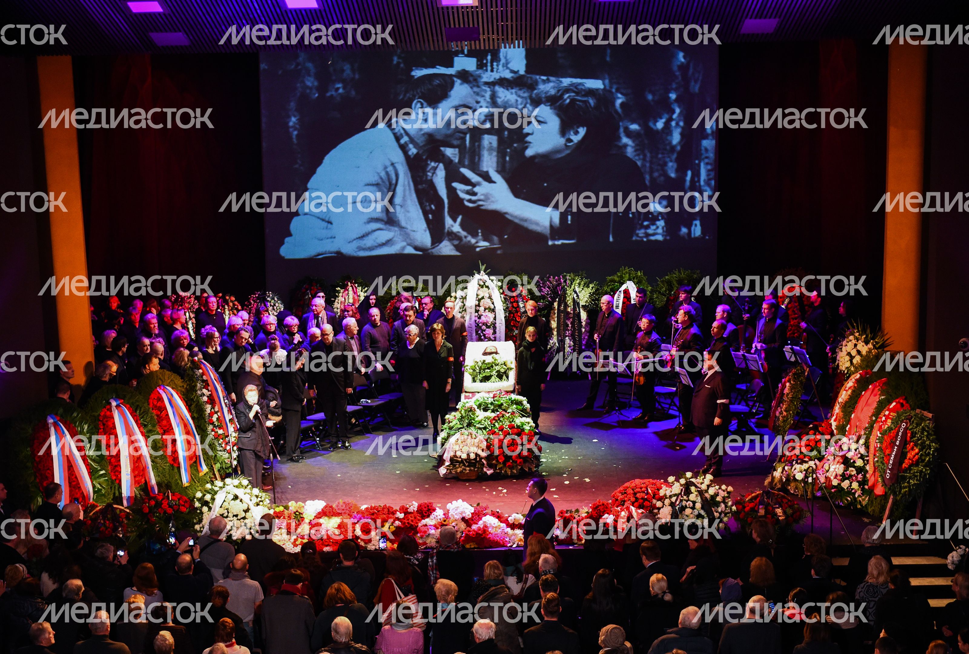 Церемония прощания с Галиной Волчек