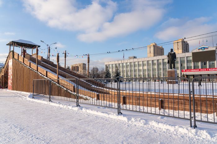 Деревянная горка на центральной площади Одинцово