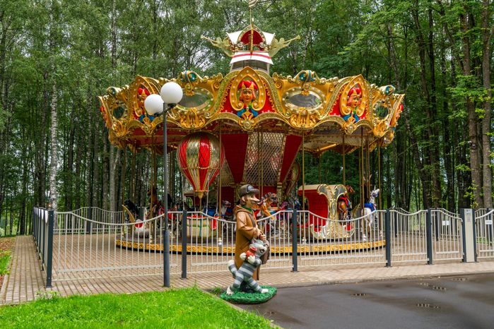 Карусель в парке культуры и отдыха Волоколамска