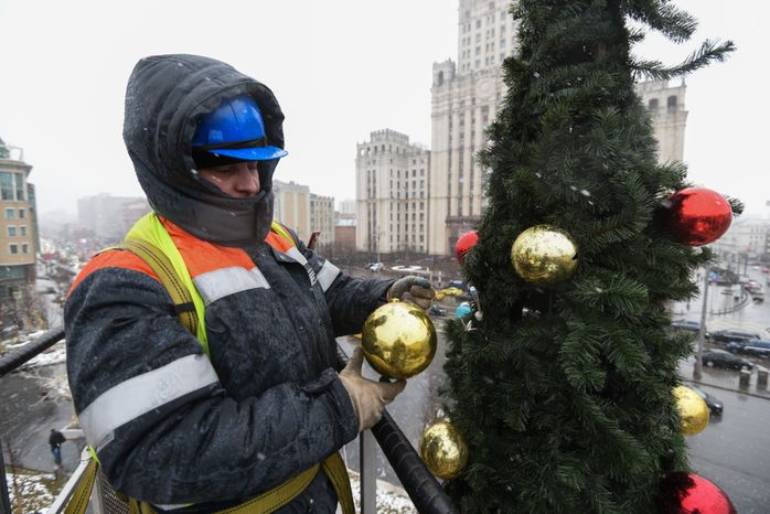 Демонтаж и складирование новогодних елок в Москве