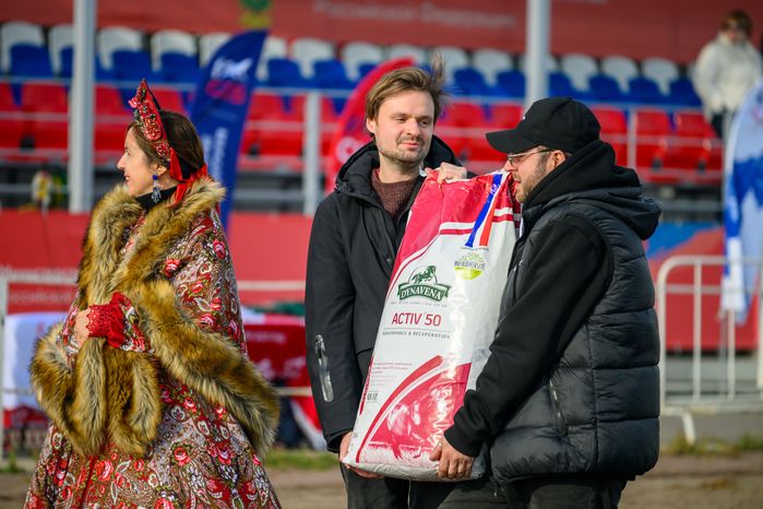 Награждение победителей Чемпионата России для лошадей орловской рысистой породы на Раменском ипподроме