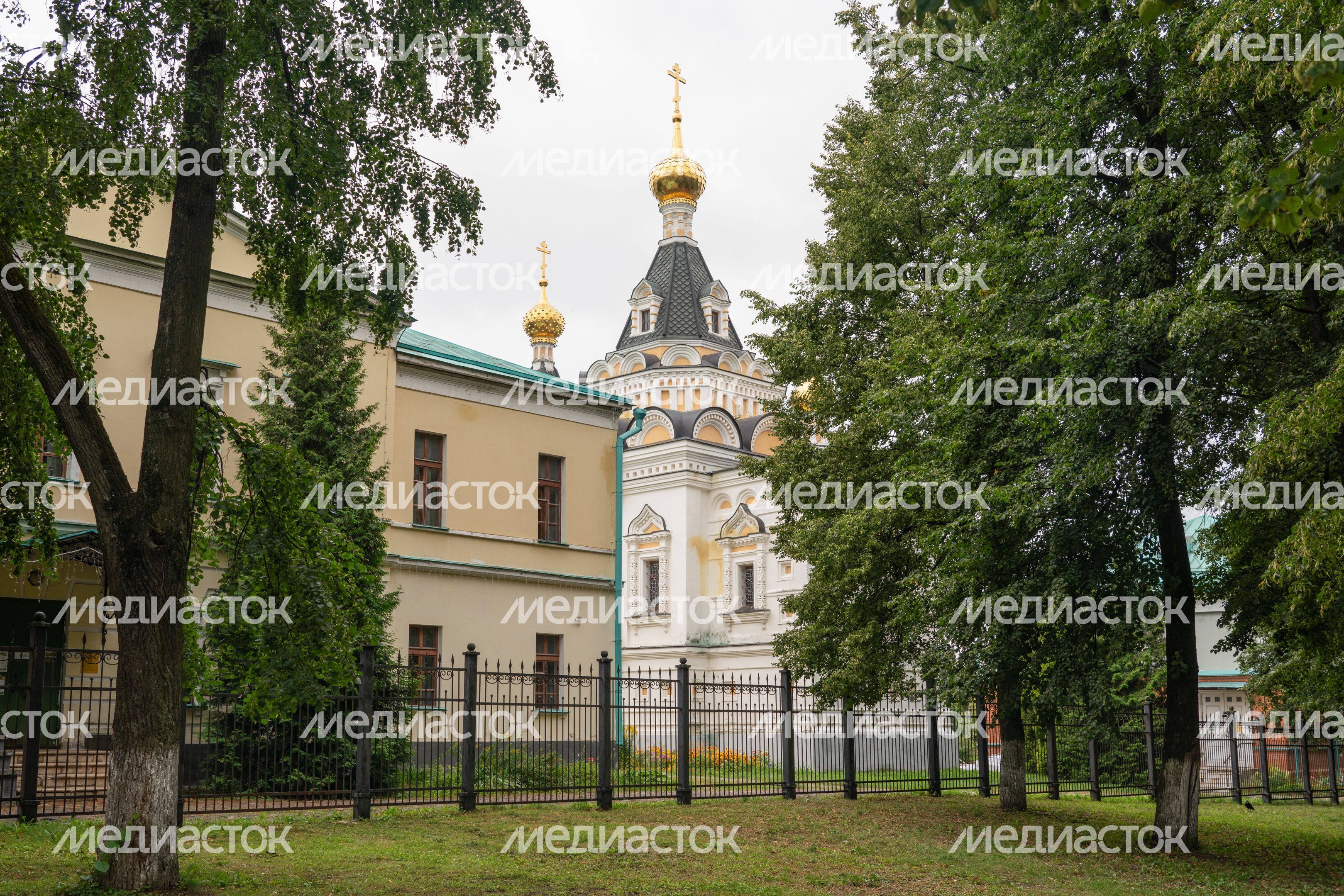 Летние виды города Дмитров в районе Советской площади Летние виды города Дмитров в районе Советской площади