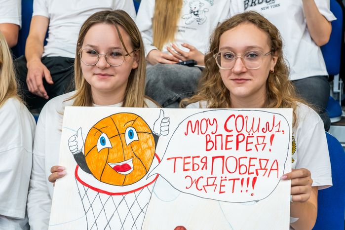 Болельщики Единой школьной лиги по баскетболу в Можайске