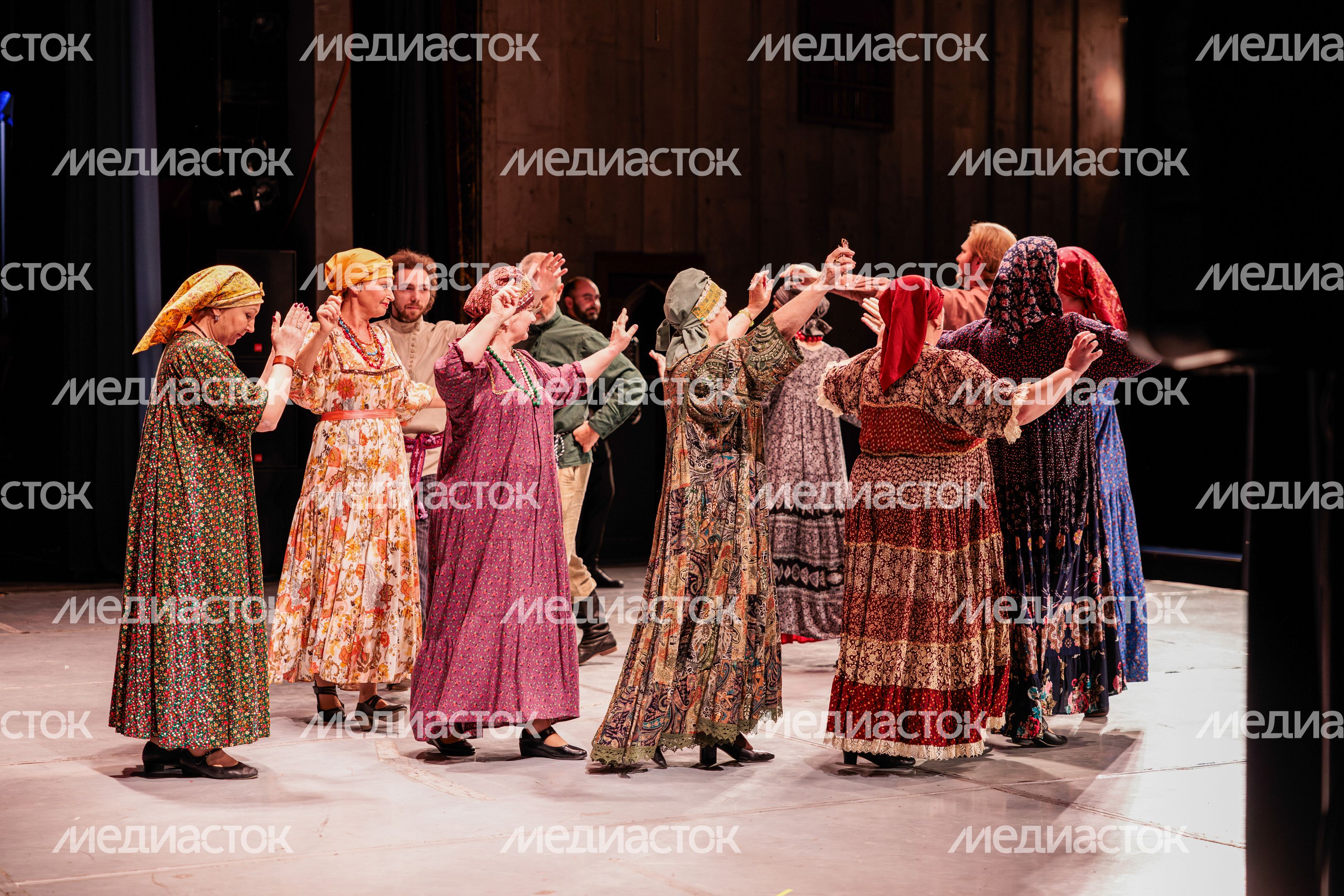 Фестиваль народного творчества «Истоки» в ДК «Подмосковье» Красногорска