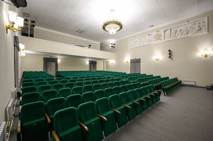 Большой концертный зал в Центре культуры «Подмосковье» микрорайона Пироговский округа Мытищи после ремонта