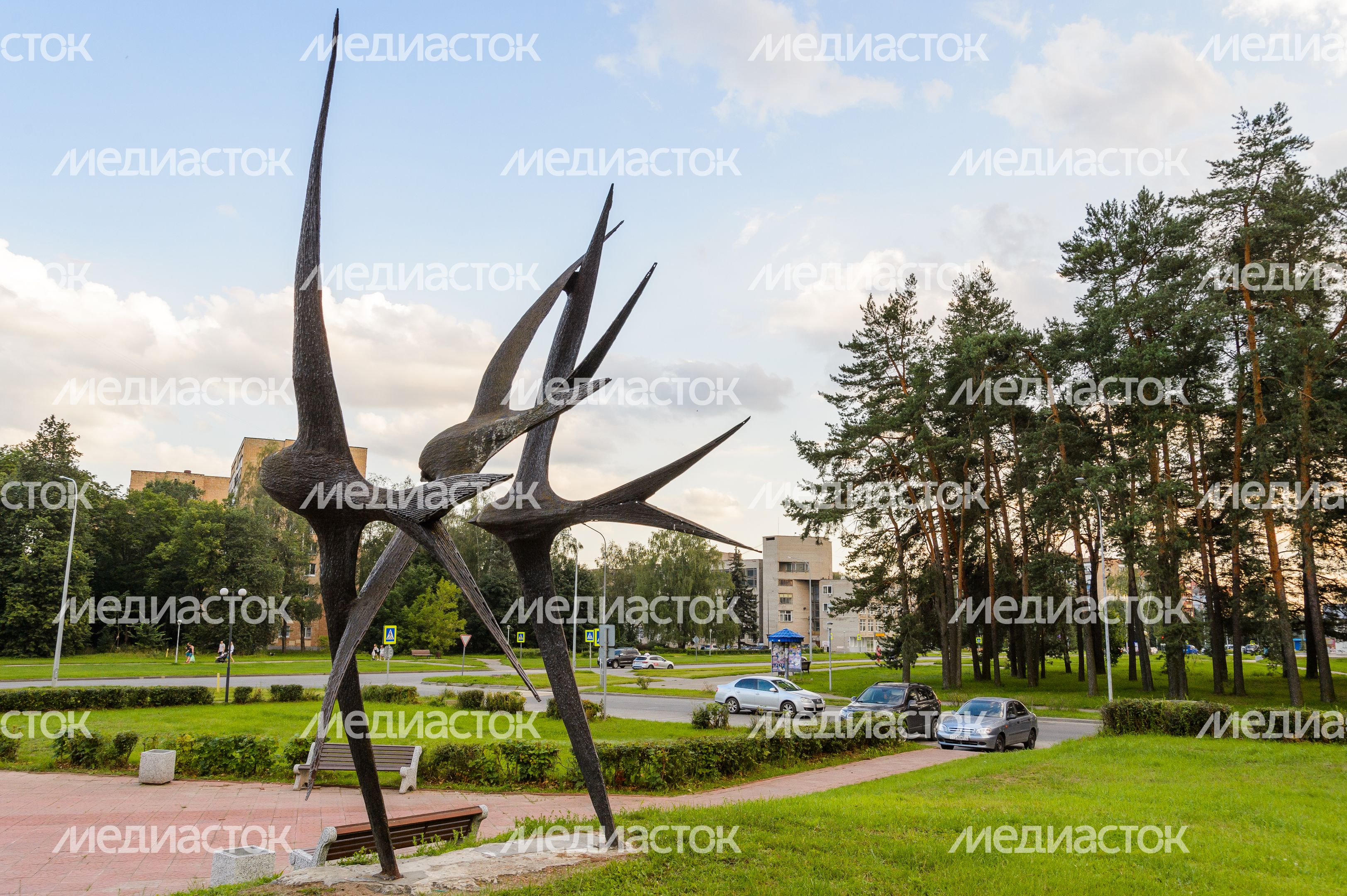 Черноголовка. Скульптура «Стрижи» Черноголовка. Скульптура «Стрижи»