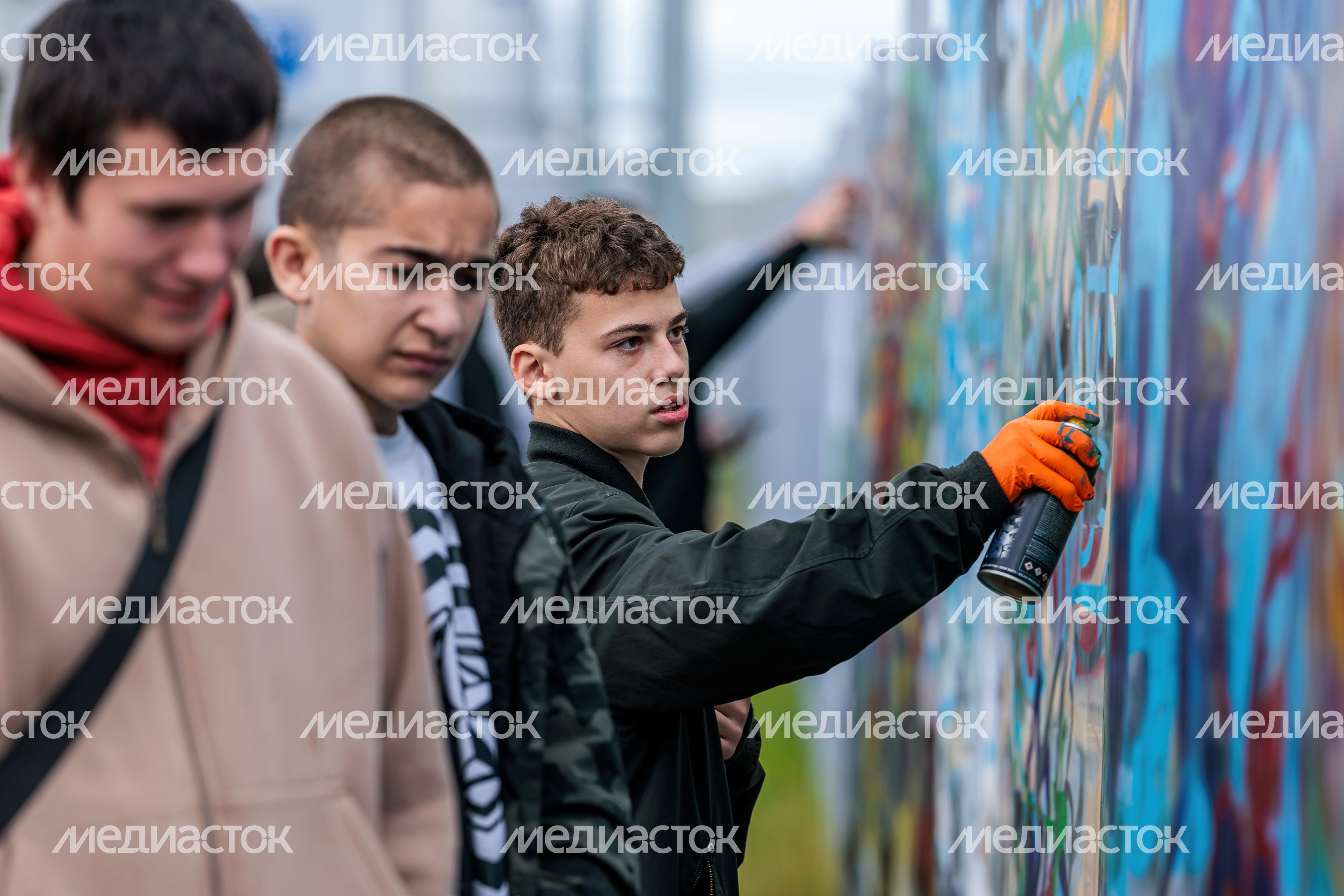 Граффити на стене автотехцентра «Волин» Граффити на стене автотехцентра «Волин»