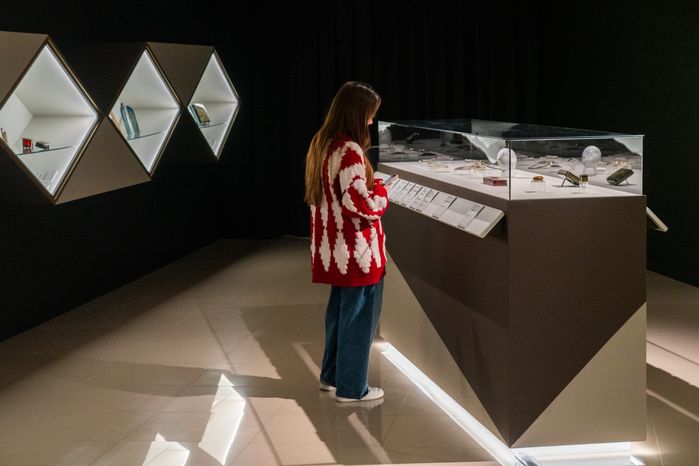Выставка «Лаки. Большая история в миниатюре: Федоскино, Палех, Мстера и Холуй» в музее «Новый Иерусалим» Истры