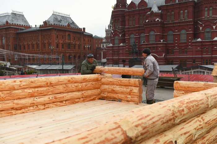 Монтаж инсталляций для фестиваля «Московская Масленица» на Манежной площади