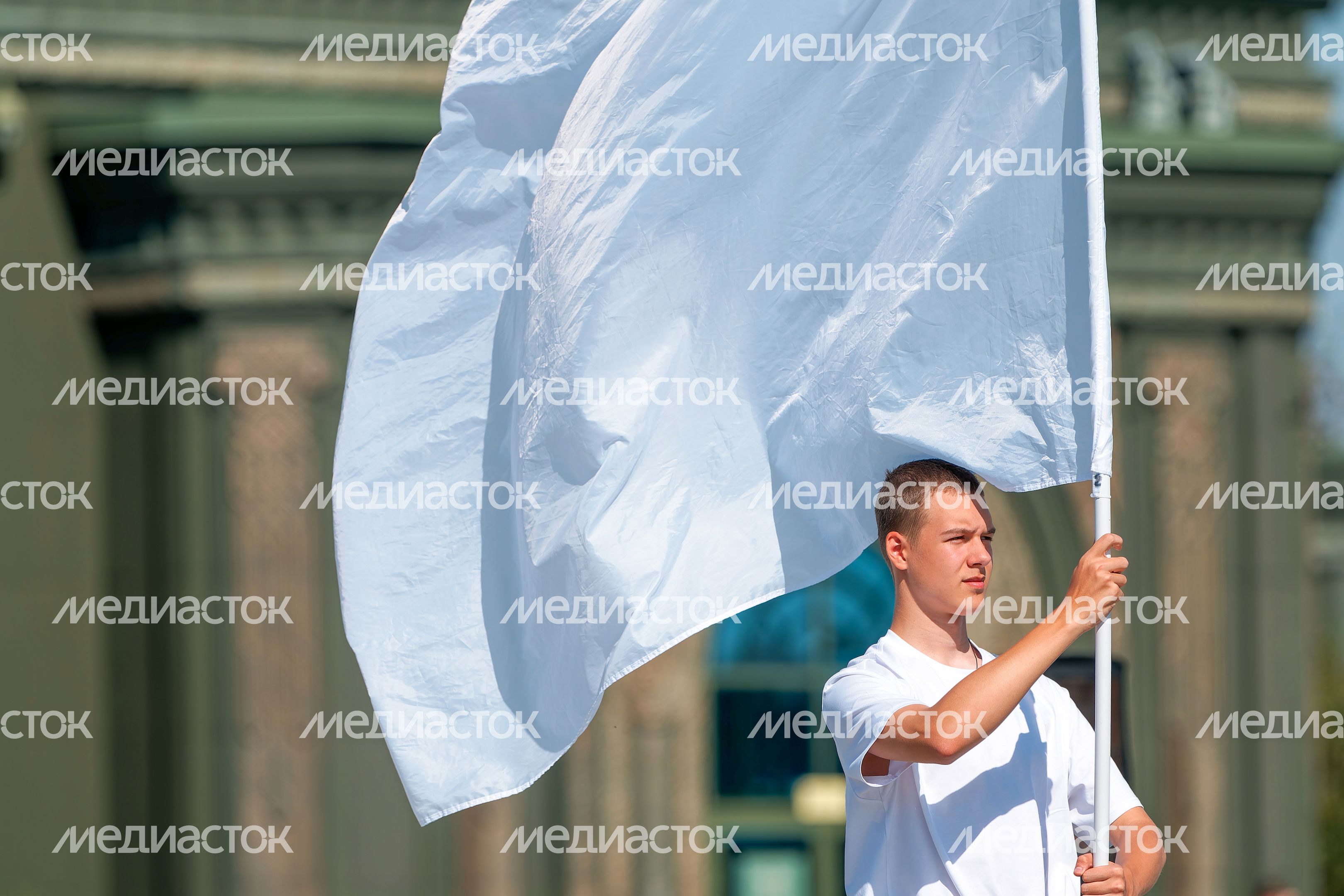 Выступление творческих коллективов на военно-музыкальном фестивале «Спасская башня» у Главного храма ВС РФ