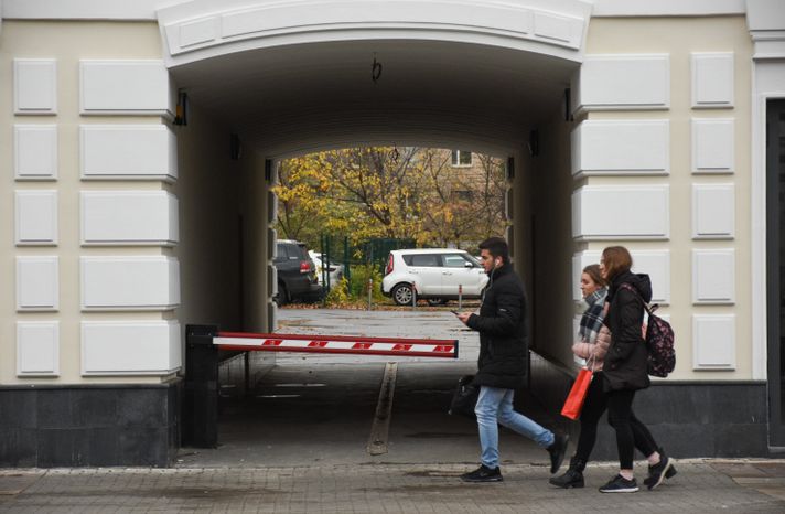 Повседневная жизнь города в Москве осенью