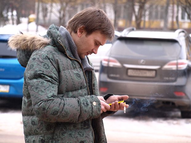 Мужчина с сигаретой в Ивантеевке