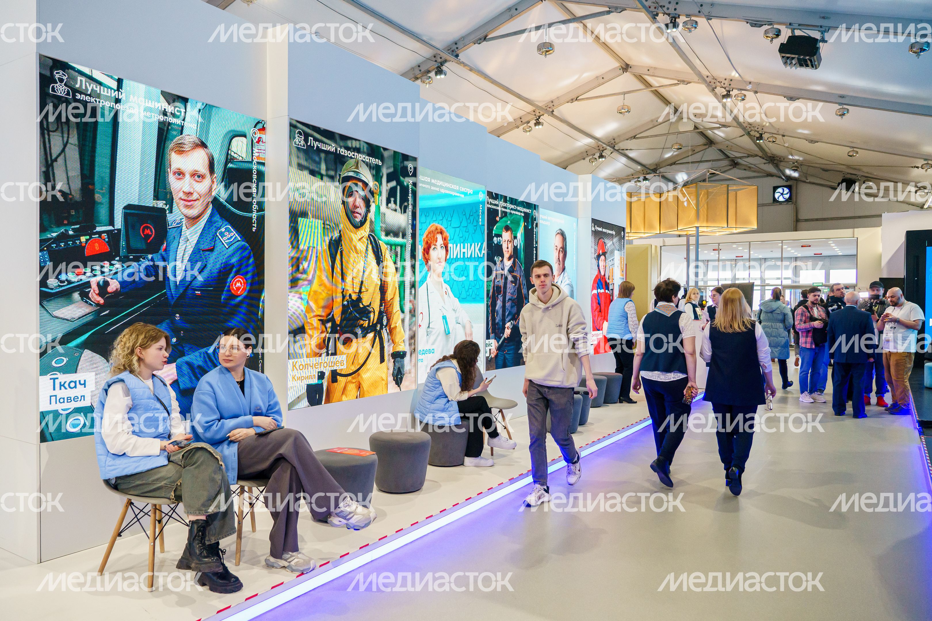 Фестиваль профессий на выставке "Россия". Стенд «Ученые будущего»