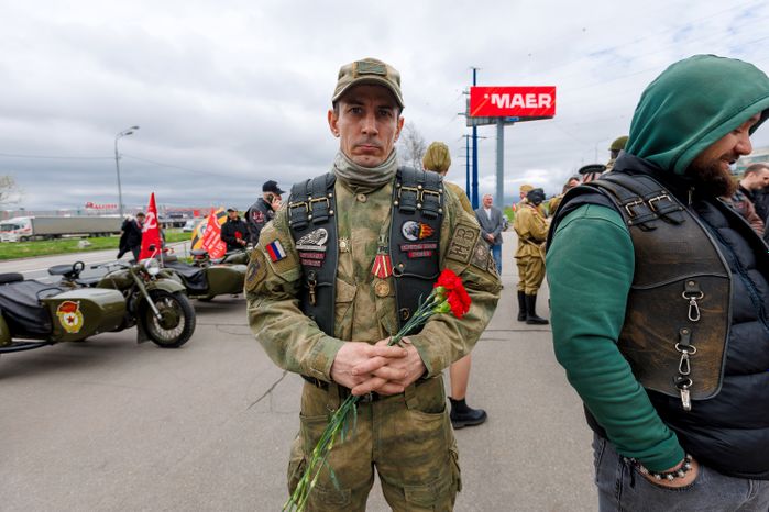 Мотопробег и торжественное возложение цветов к монументу «Противотанковые ежи» в День Победы в Химках