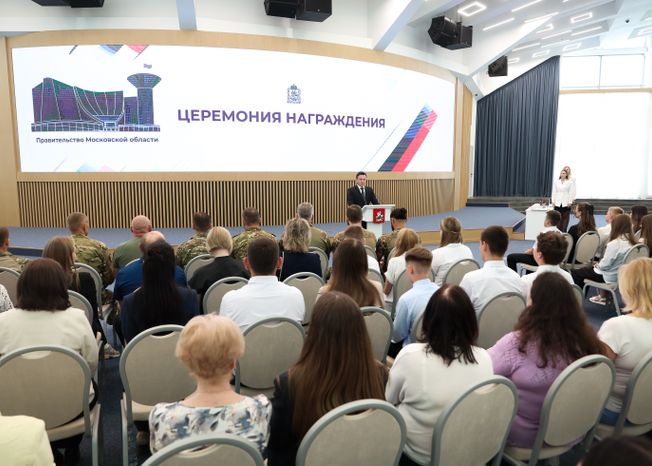 Андрей Воробьев передал государственные награды бойцам отряда БАРС