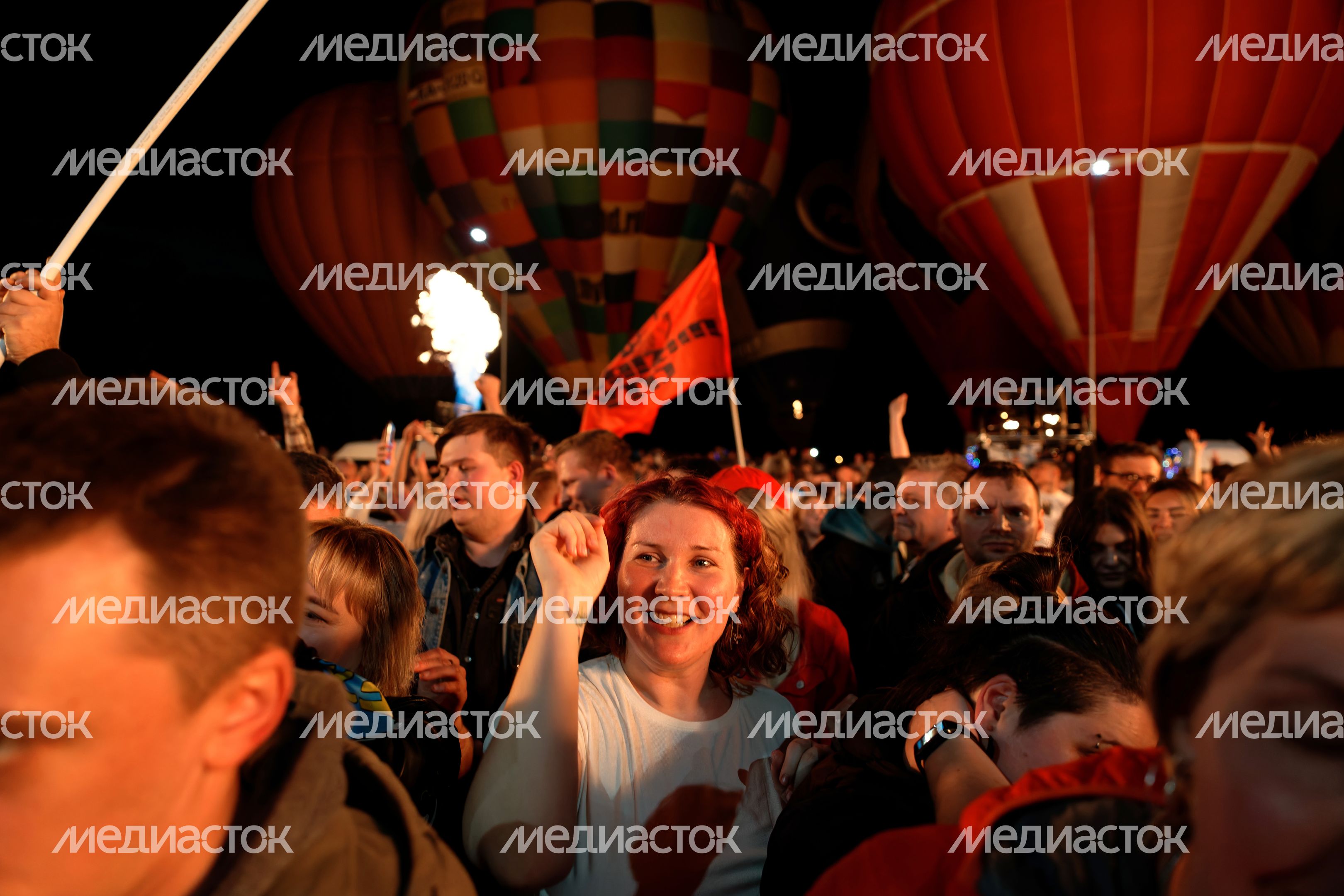 Ночное свечение тепловых аэростатов в Клину Ночное свечение тепловых аэростатов в Клину