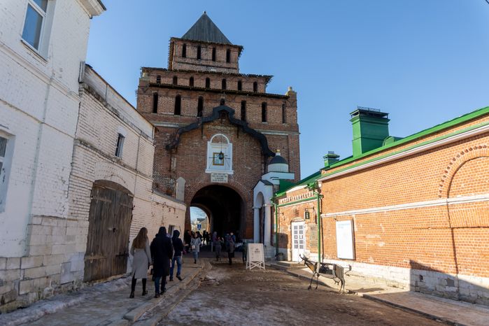 Коломенский кремль. Соборная площадь и Пятницкие ворота
