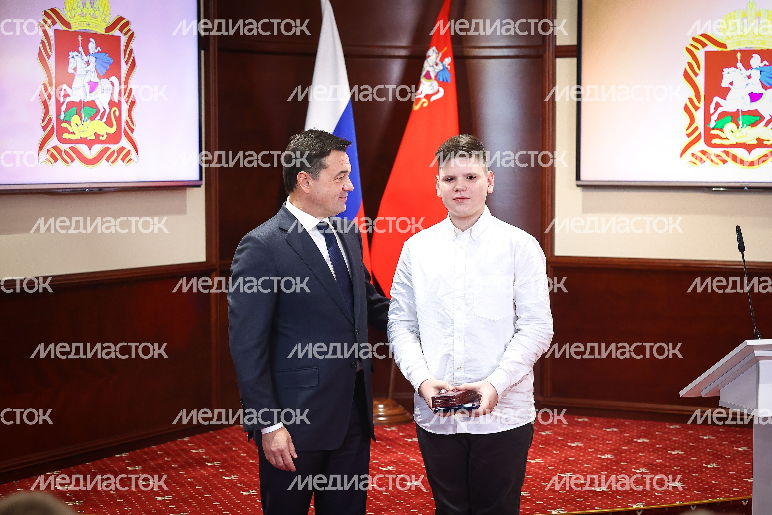 Вручение Губернатором Подмосковья наград подмосковным школьникам, которые проявили мужество в экстремальных ситуациях
