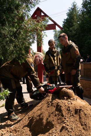 Деревня Слобода. Перезахоронение солдат ВОВ