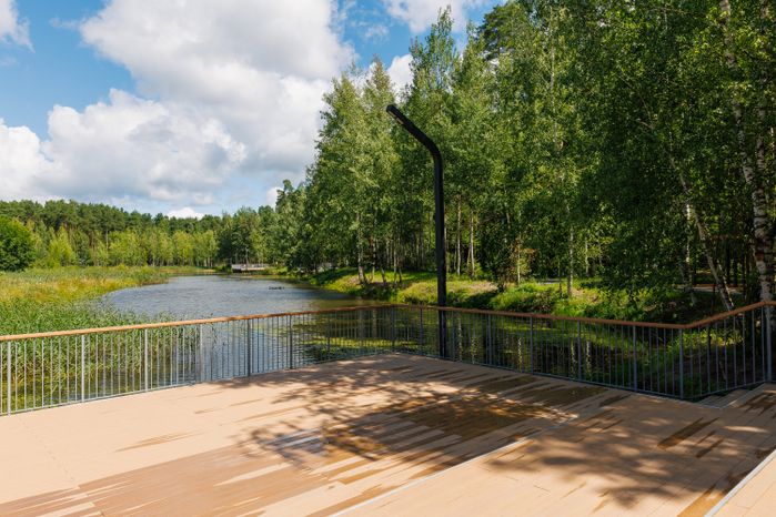 Набережная у пруда в лесопарке «Стрелки» города Орехово-Зуево