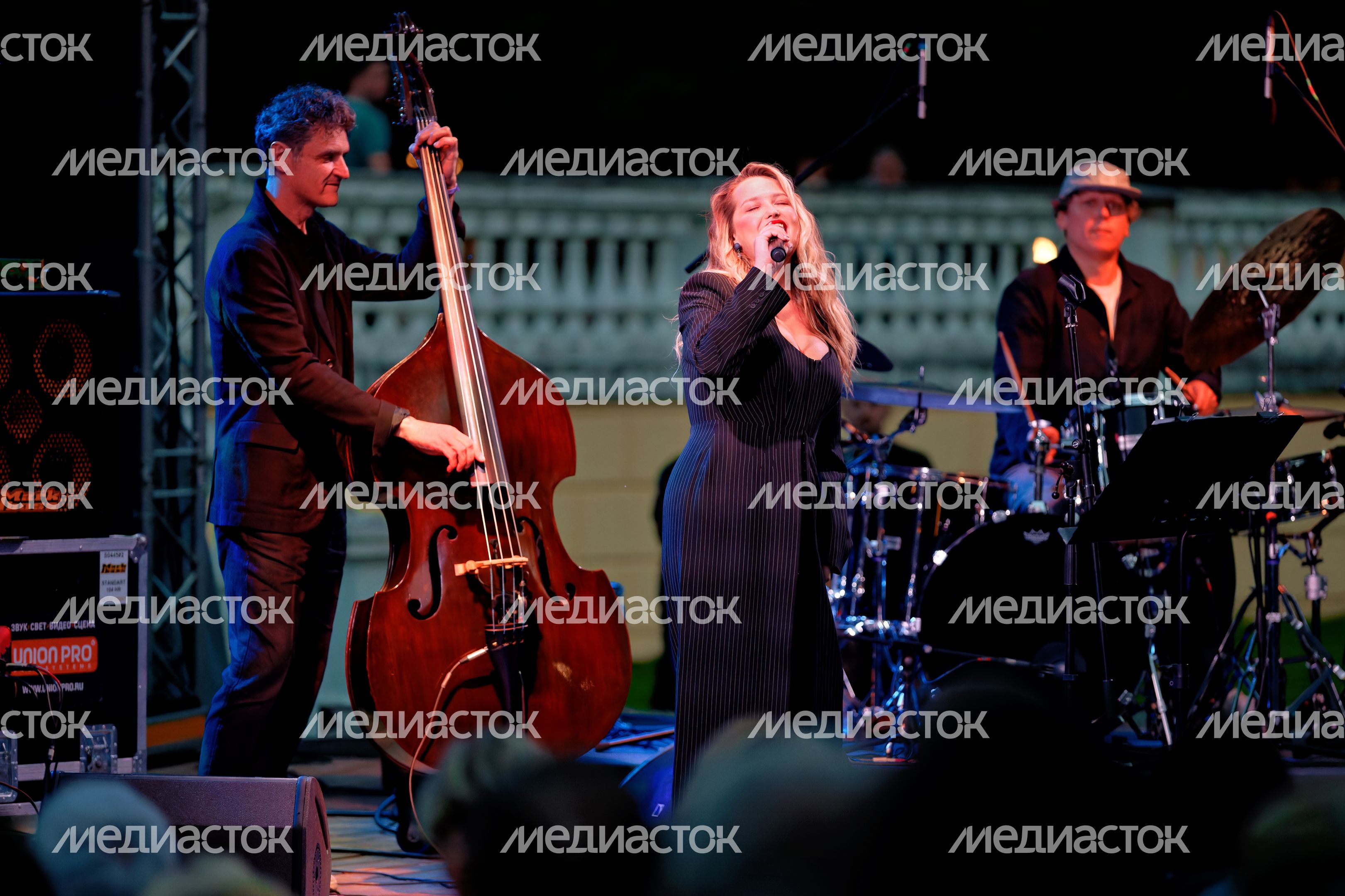 Аглая Шиловская и LRK trio на фестивале «Джазовые сезоны» в музее-заповеднике «Архангельское» округа Красногорск Аглая Шиловская и LRK trio на фестивале «Джазовые сезоны» в музее-заповеднике «Архангельское» округа Красногорск