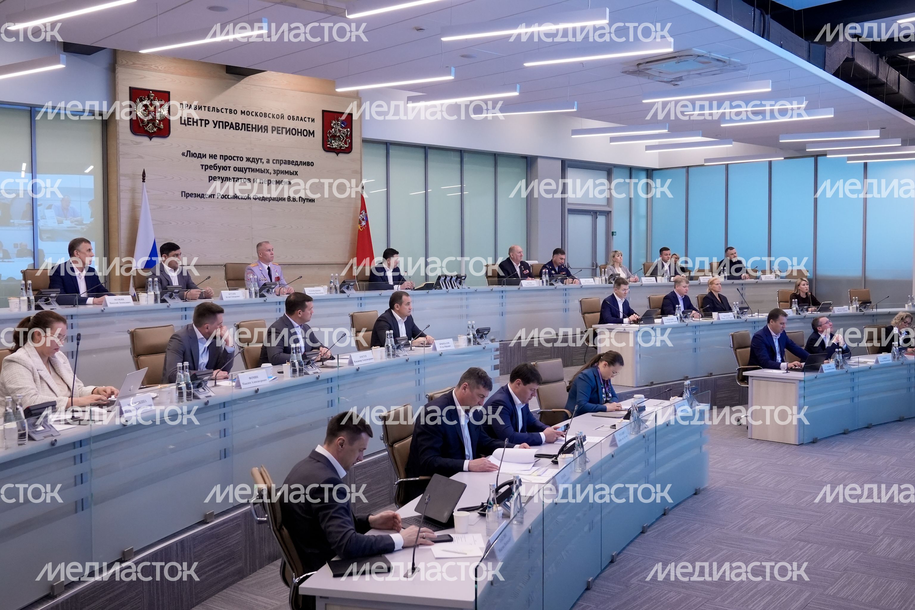 На совещании с губернатором главной темой стала поддержка защитников Родины и их близких На совещании с губернатором главной темой стала поддержка защитников Родины и их близких