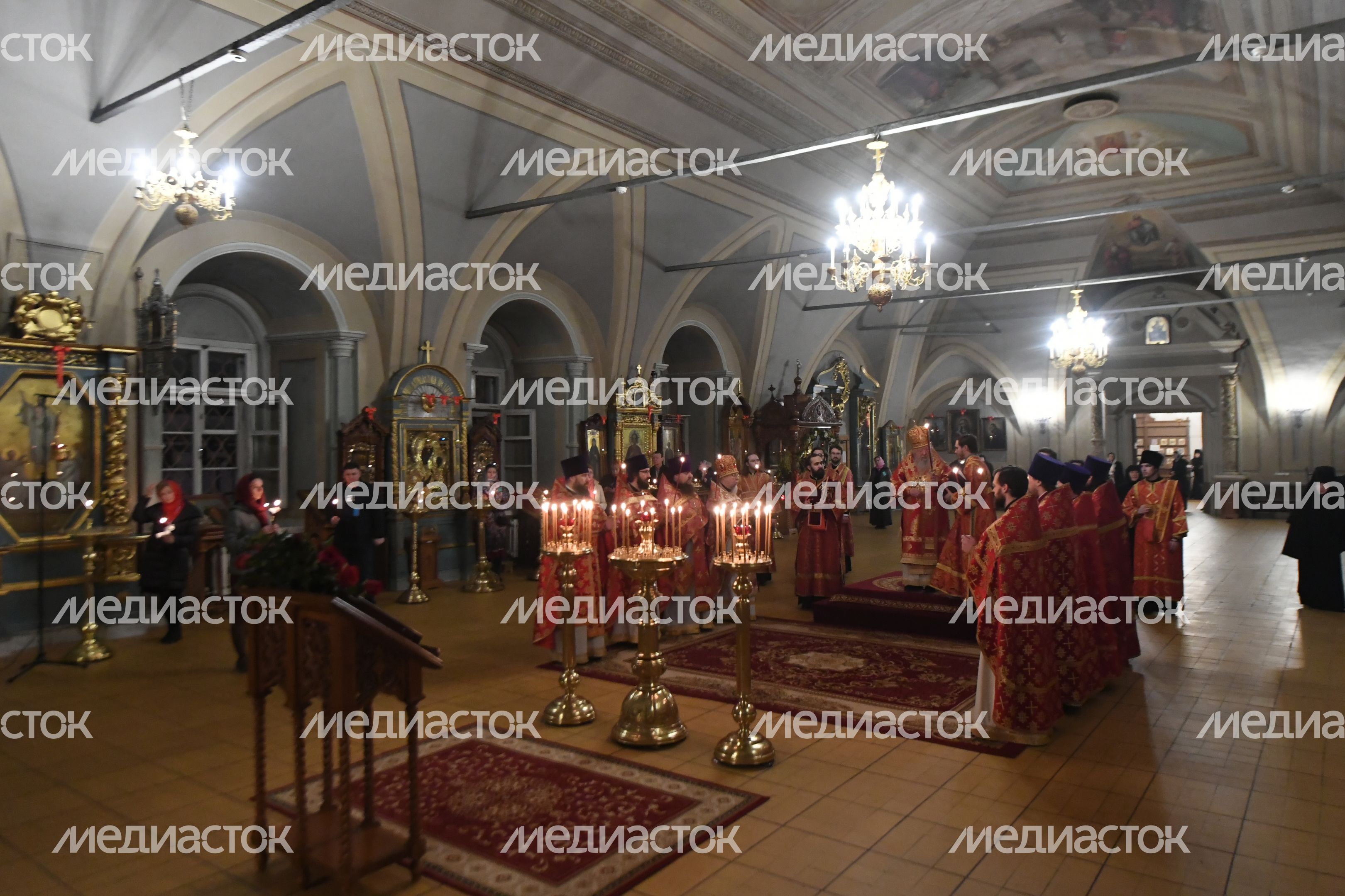Пасхальное богослужение в Успенском храме Новодевичьего монастыря
