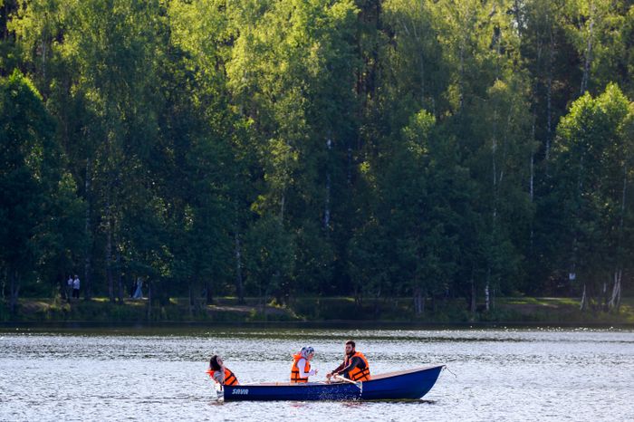 Лодка на пруду парка «Авангард» в Электростали