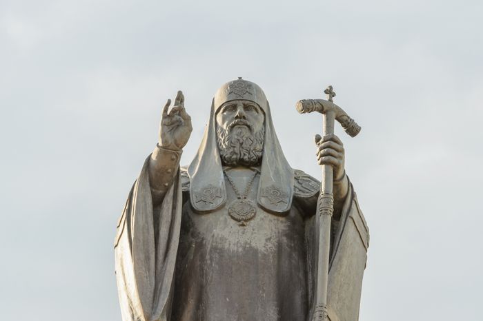 Памятник Патриарху Пимену