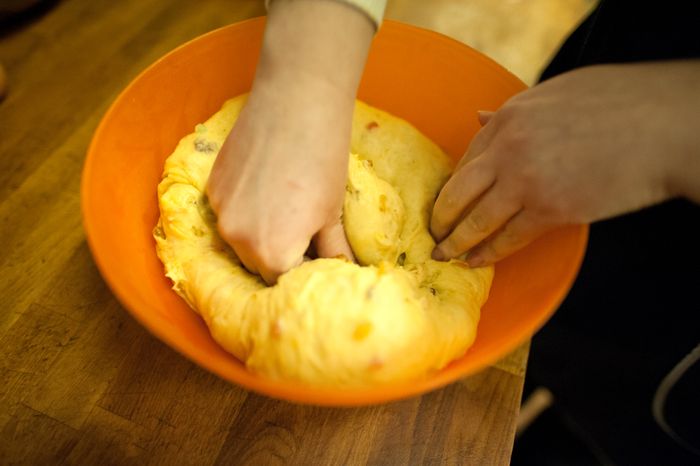 Приготовление пасхального кулича