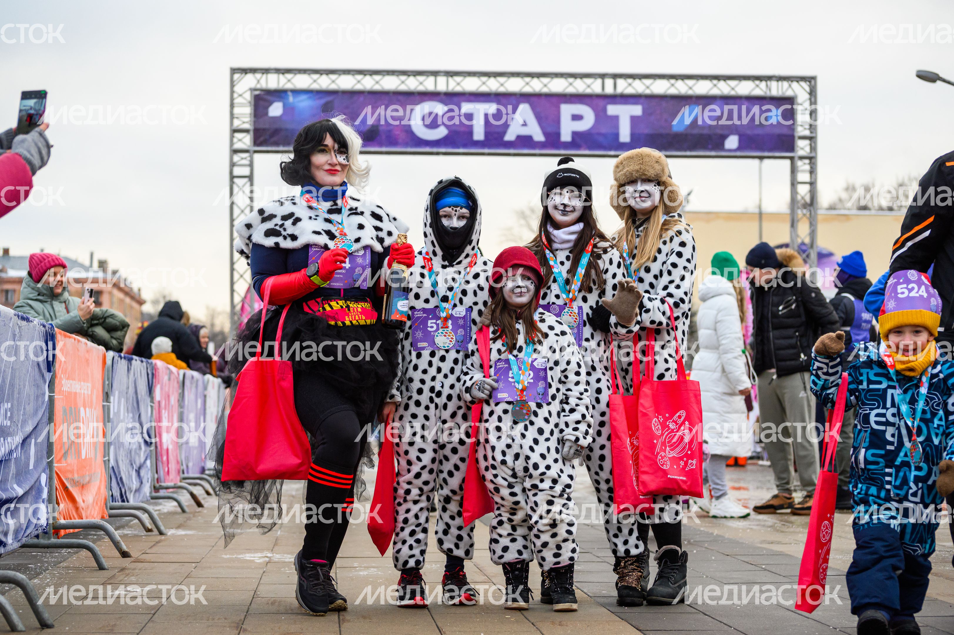 Новогодний забег в карнавальных костюмах Space Carnival 2024 в Королеве Новогодний забег в карнавальных костюмах Space Carnival 2024 в Королеве