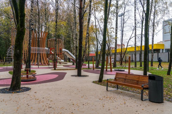 Городской парк «Гучково» в Дедовске осенью