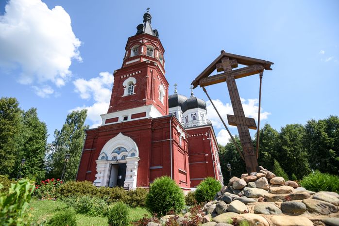 Александро-Невский монастырь в деревне Маклаково