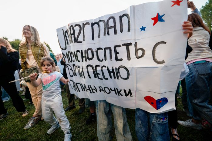 Зрители фестиваля «Каникулы» в музее-заповеднике «Горки Ленинские» Ленинского округа