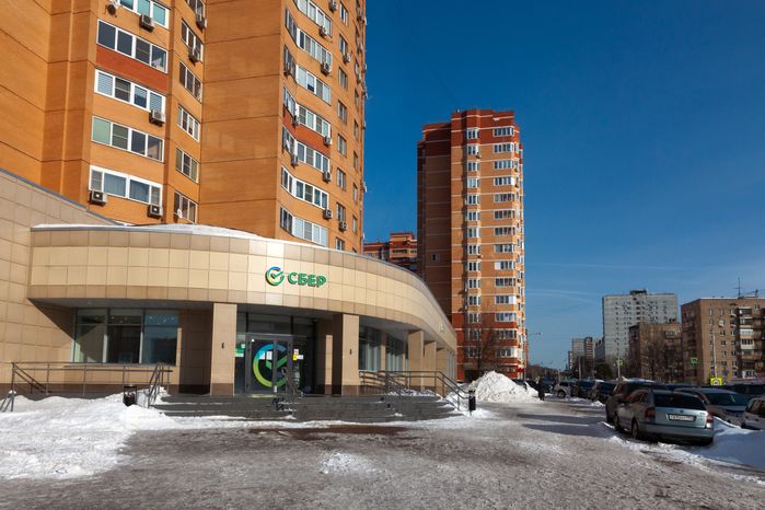 Зимние виды улиц города Дзержинский