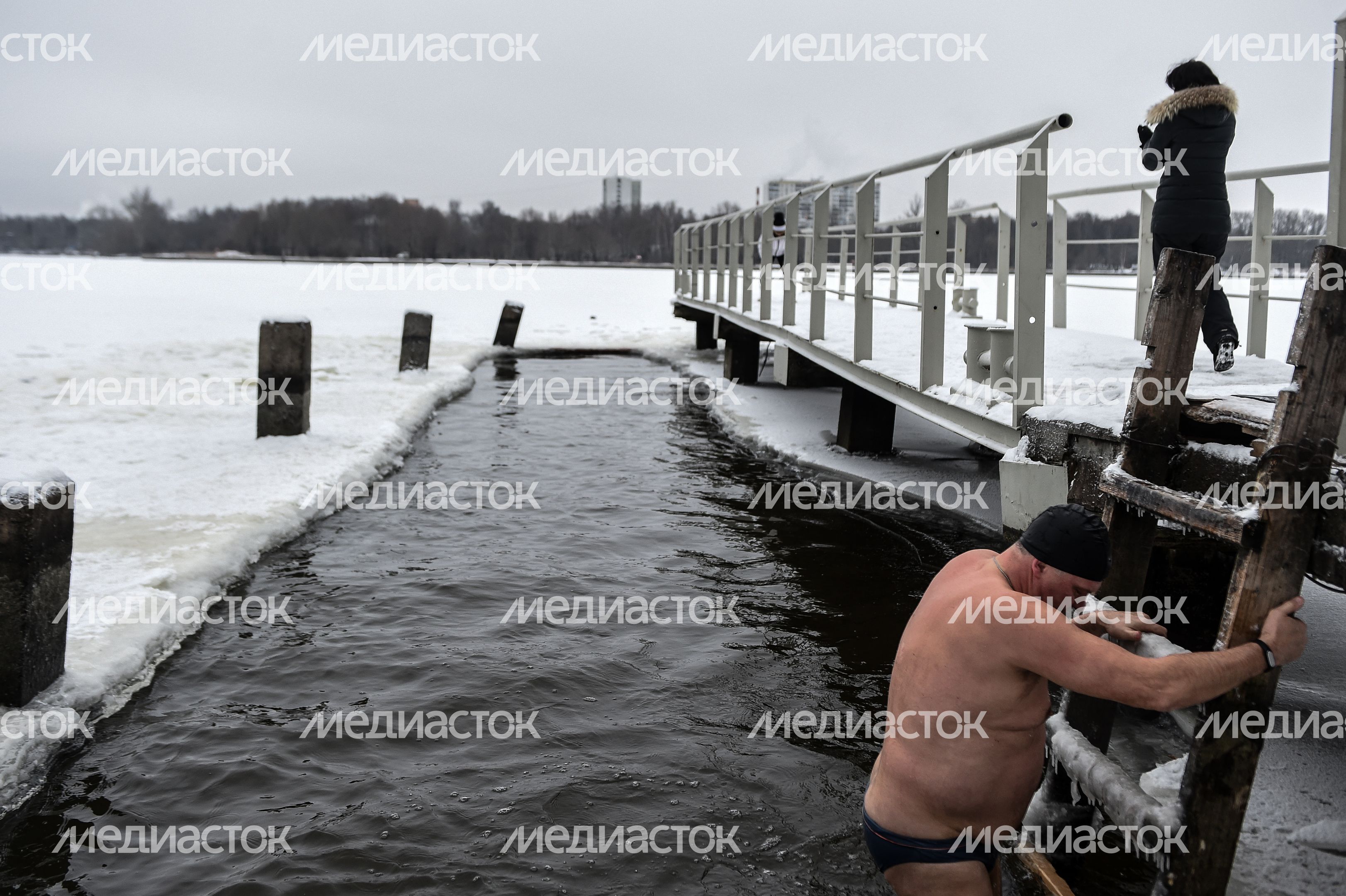 Купание моржей в Долгопрудном
