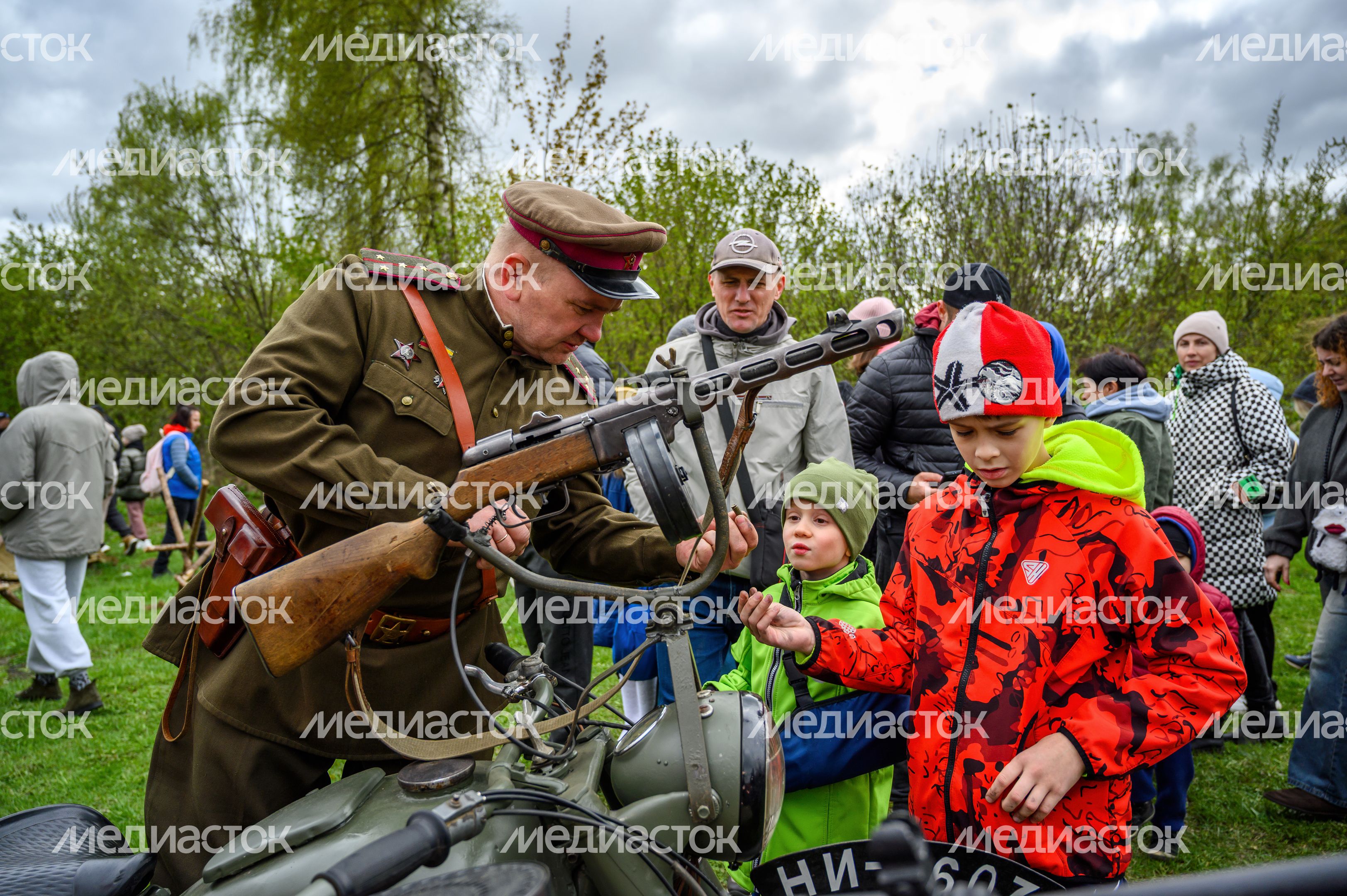 Военно-историческая реконструкция событий мая 1945 года в музее истории танка Т-34 в Мытищах Военно-историческая реконструкция событий мая 1945 года в музее истории танка Т-34 в Мытищах